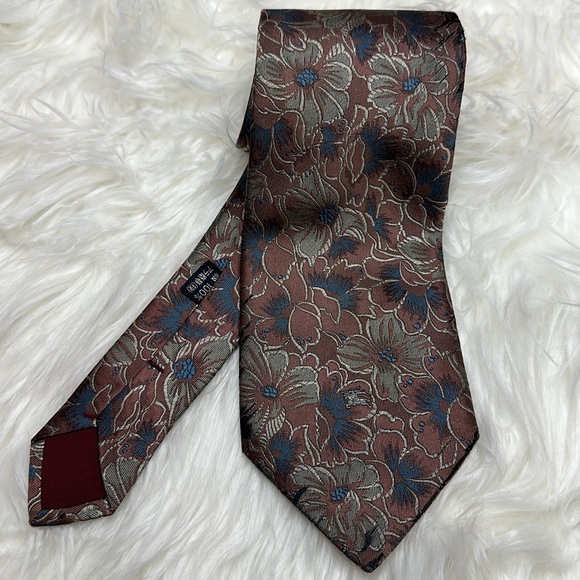EUC Burberry Tie - Picture 1 of 13